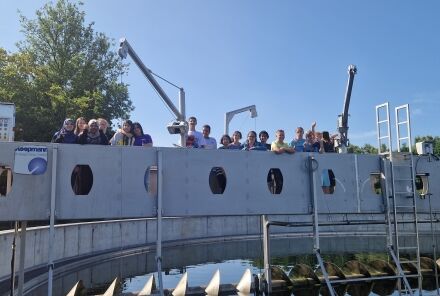 Gruppenbild mit 17 Personen