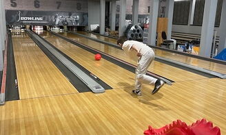 Schüler beim Bowling