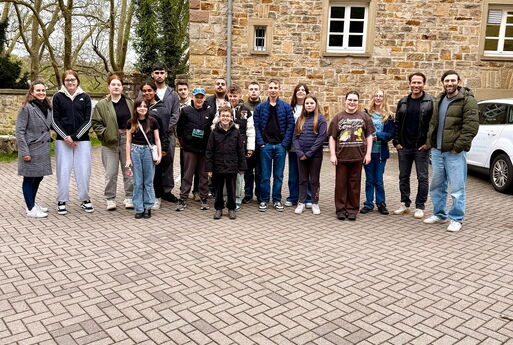 Gruppenbild der SMV mit 17 Teilnehmenden