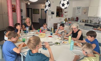 Abendessen in der Gruppe