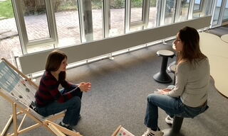 Jugendliche üben Bewerbungsgespräche